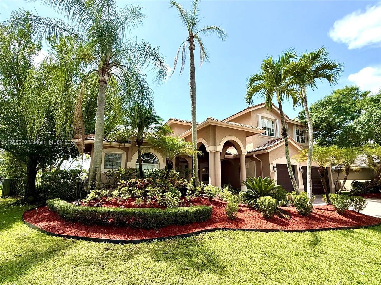 2547 Montclaire Cir - Photo 1