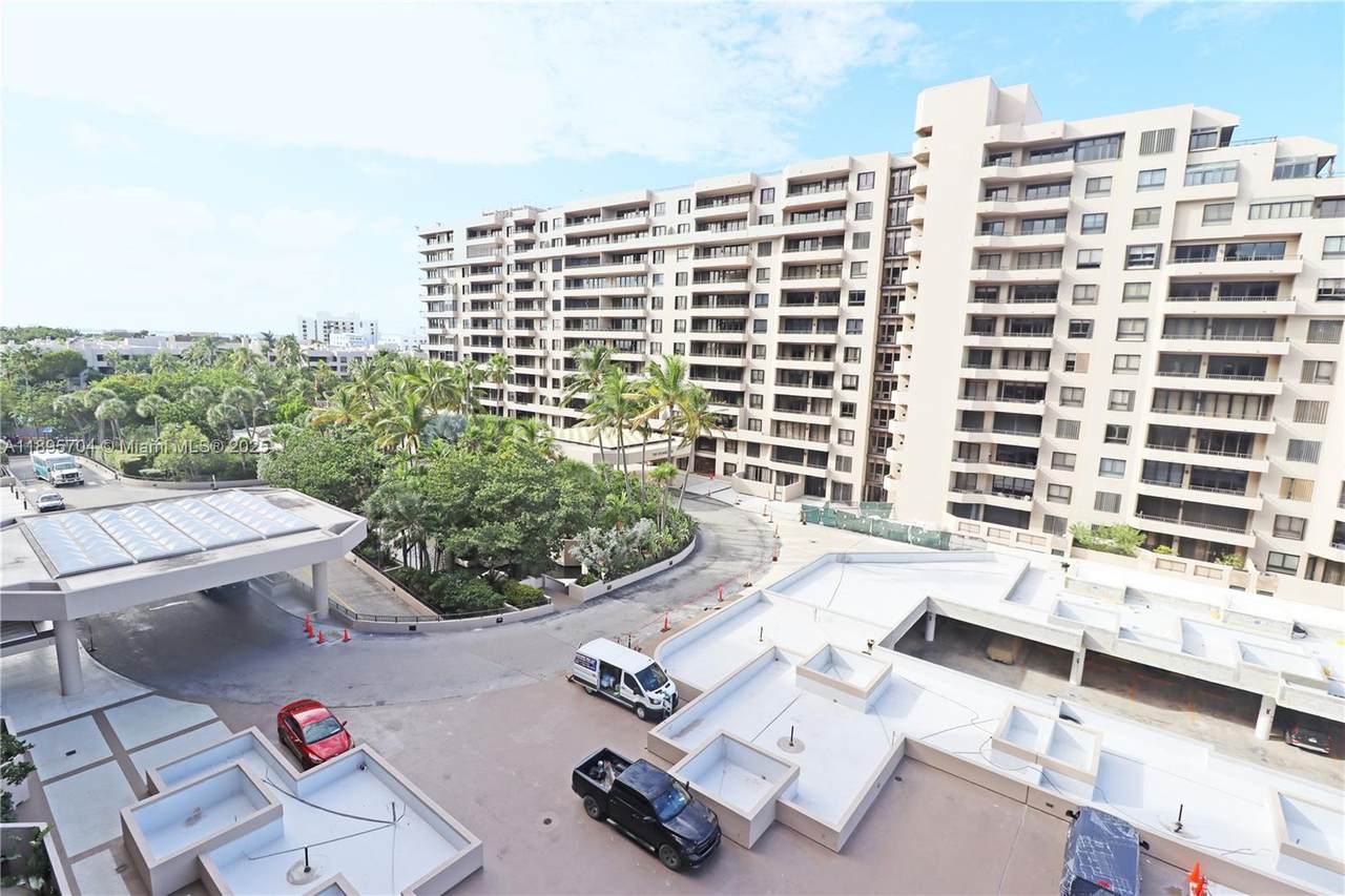 201 Crandon Blvd - Photo 1