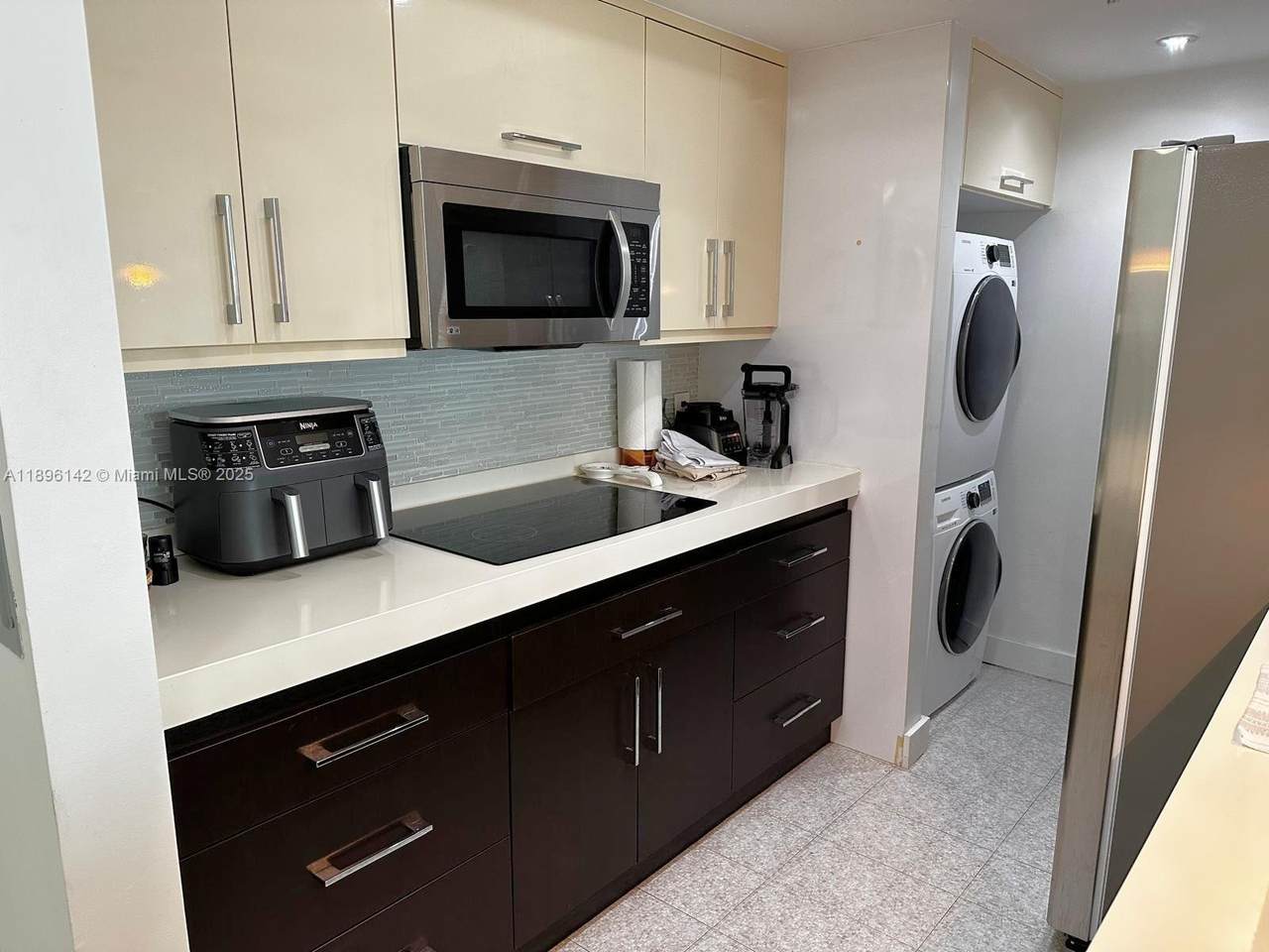 2000 Bayshore Dr - Photo 1