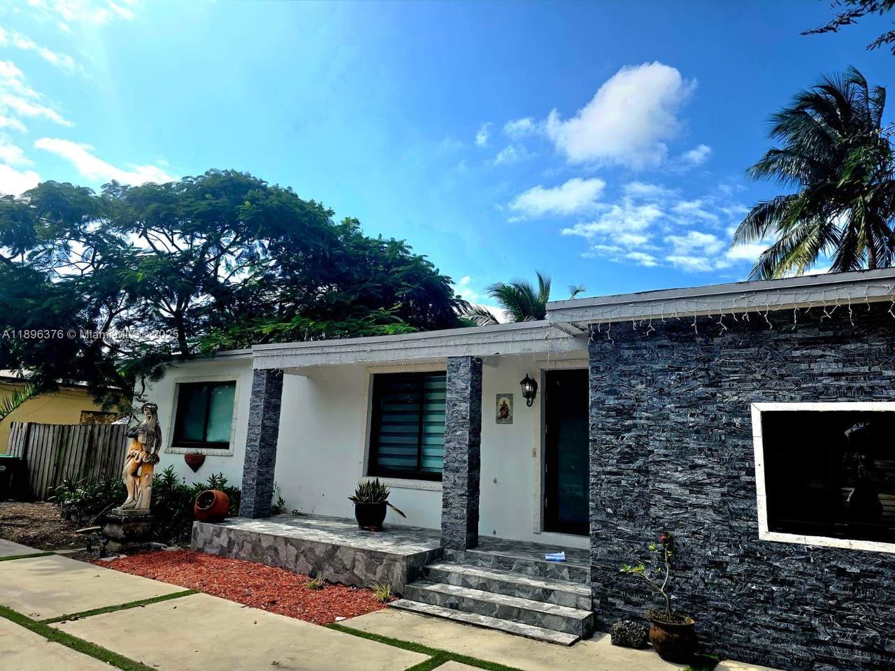 14900 9th Ct - Photo 1