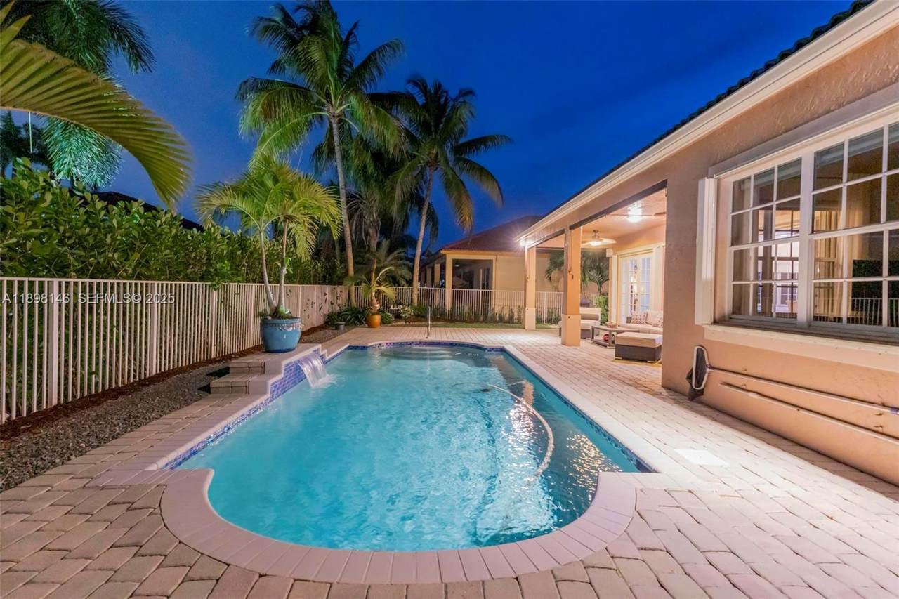 800 Lavender Cir - Photo 1