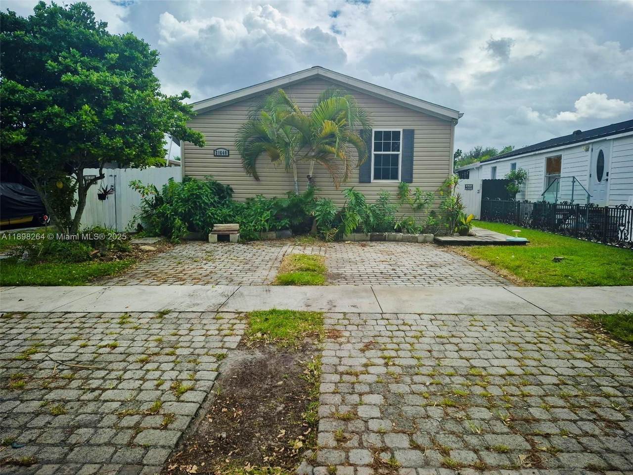21640 3rd Pl - Photo 1
