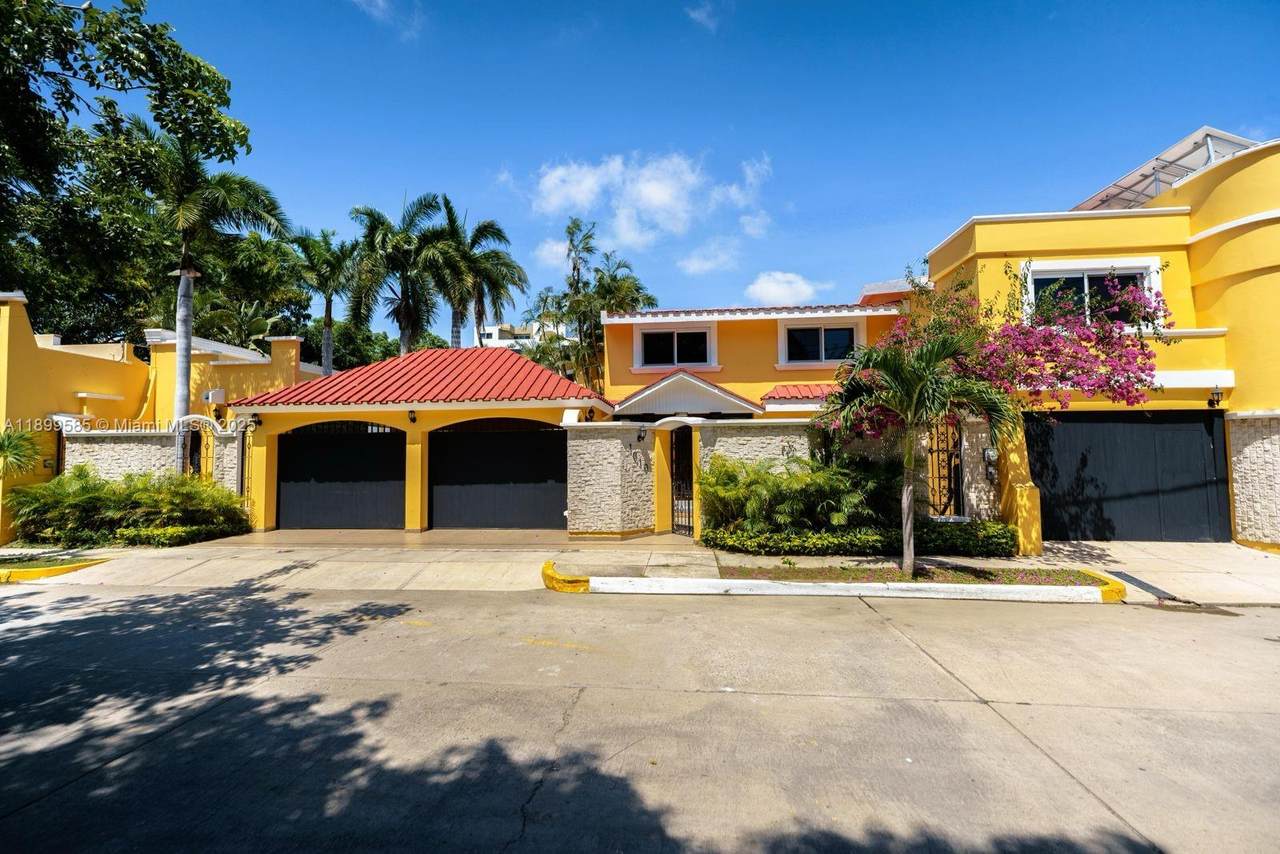 1010 La Joya - Photo 1