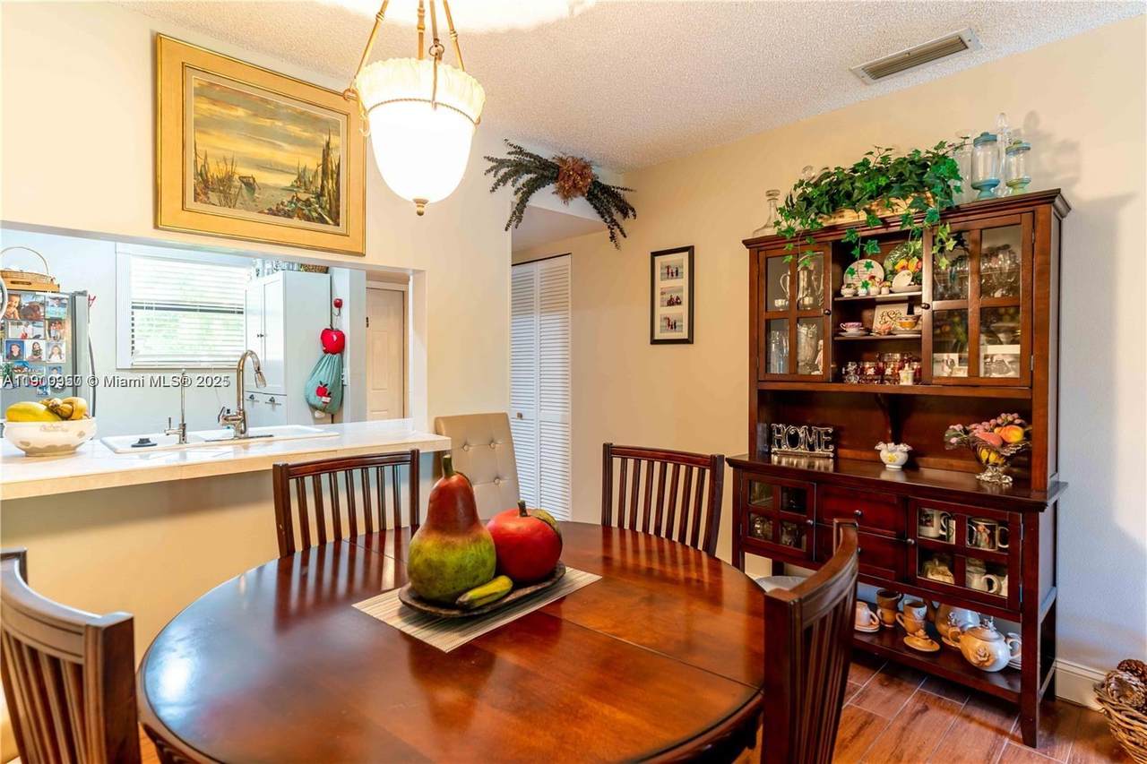 15805 Waterside Cir - Photo 1