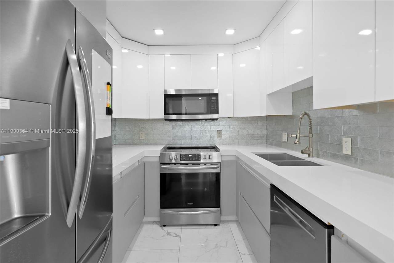 3675 Country Club Dr - Photo 1