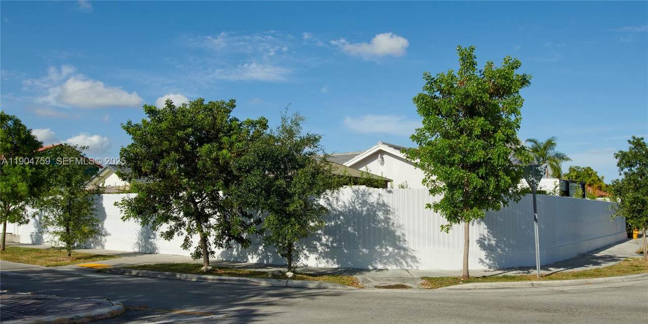 https://bt-photos.global.ssl.fastly.net/miami/1280_boomver_2_A11904759-2.jpg