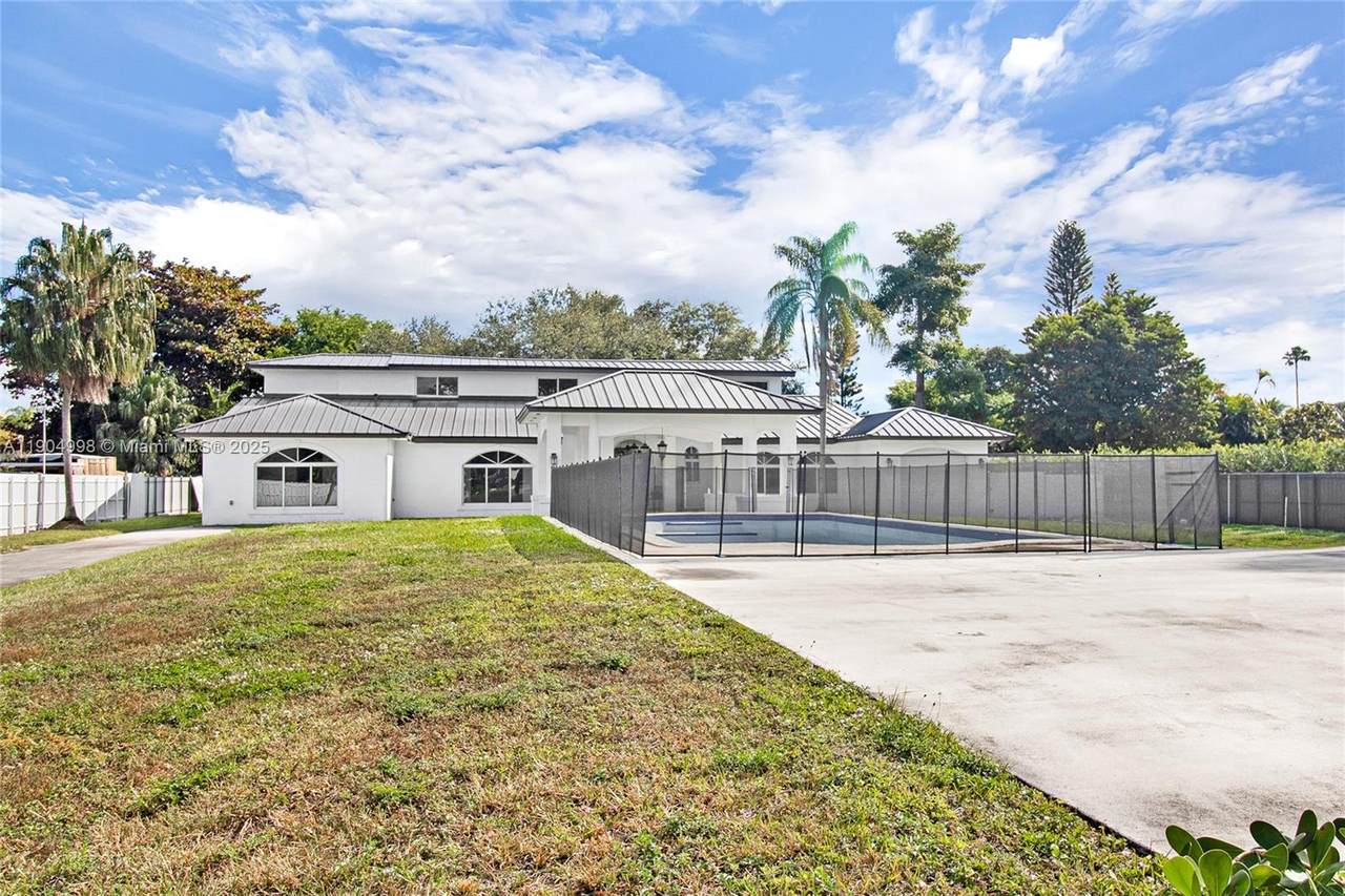 https://bt-photos.global.ssl.fastly.net/miami/1280_boomver_3_A11904998-2.jpg