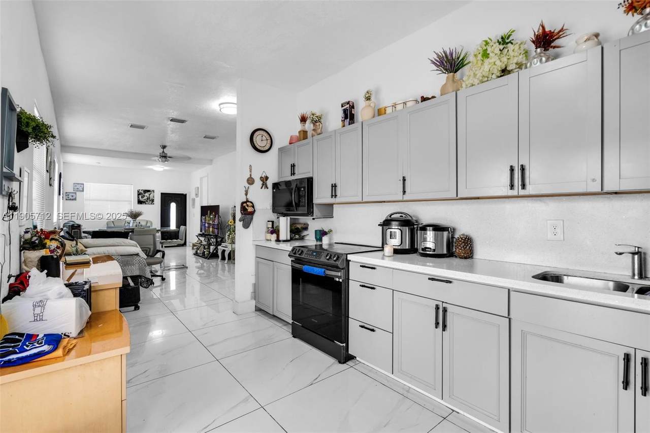 3166 102nd St - Photo 1