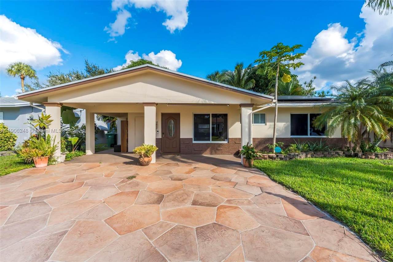 4606 29th Ter - Photo 1