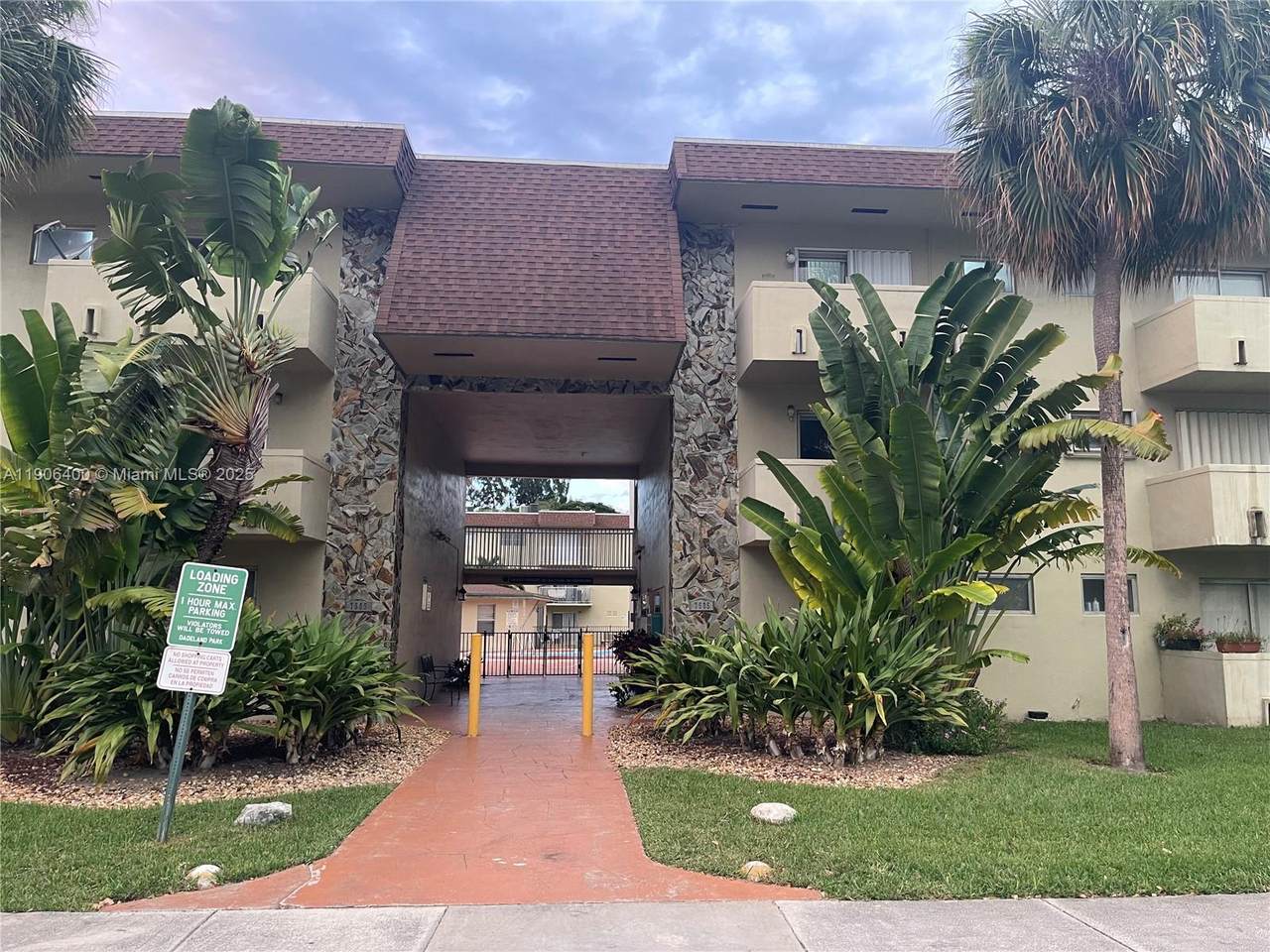 7505 82nd St - Photo 1