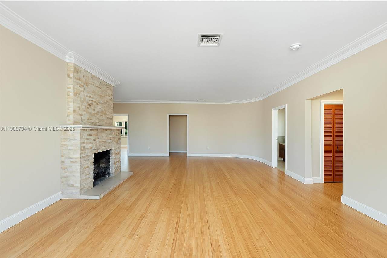 9457 Carlyle Ave - Photo 1