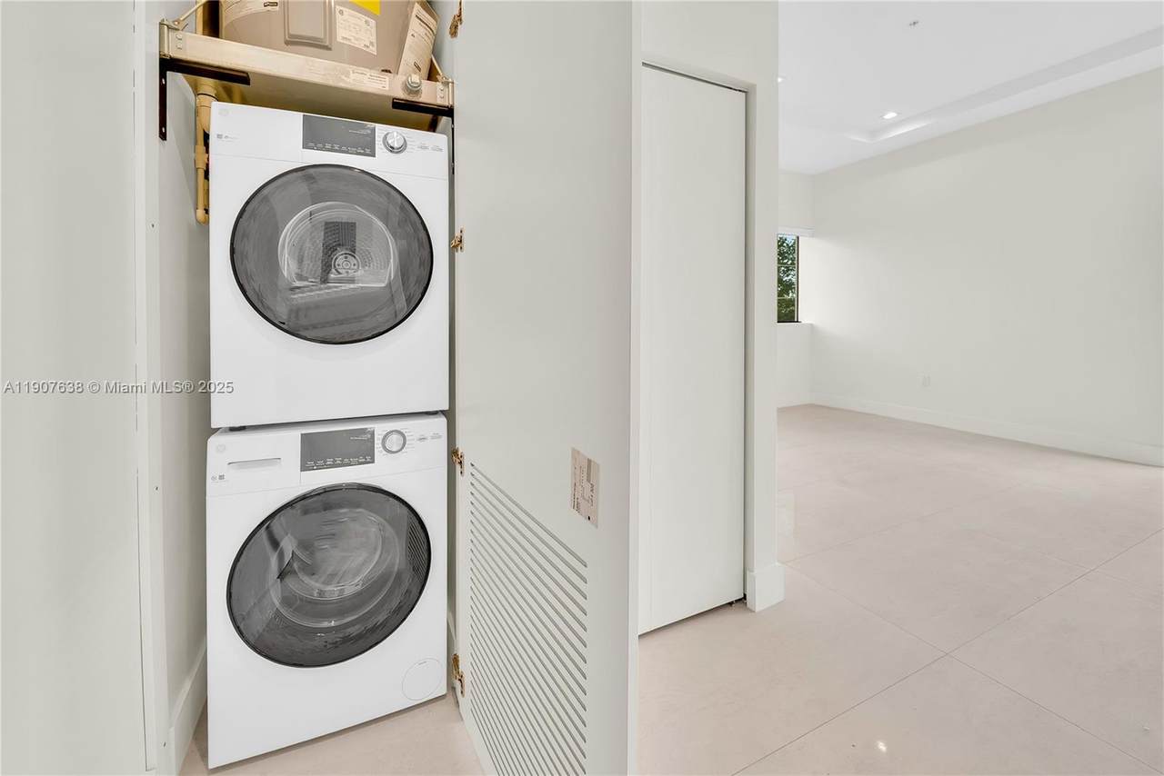 530 11th Ave - Photo 1