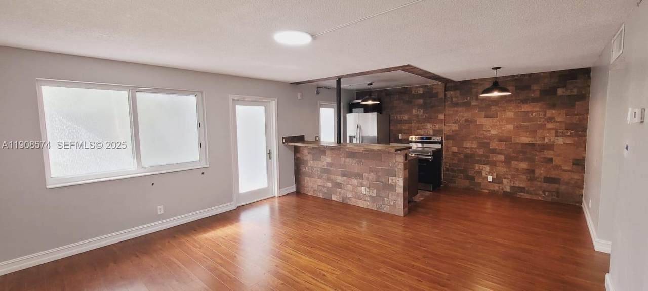 1715 Wiley St - Photo 1