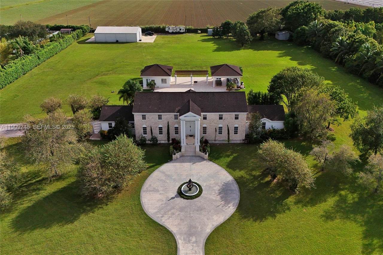 18300 158th St - Photo 1