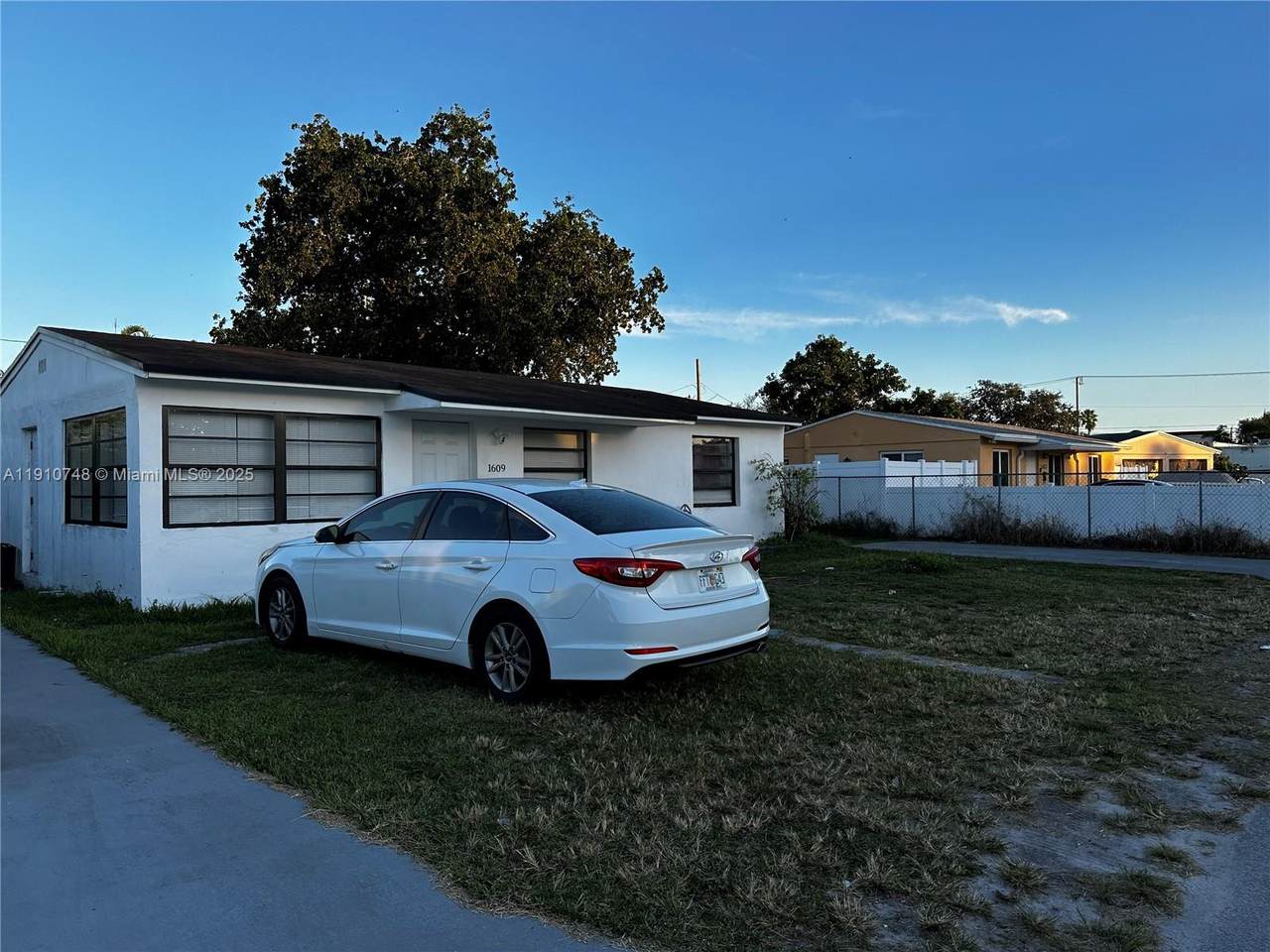 1609 25th Ave - Photo 1