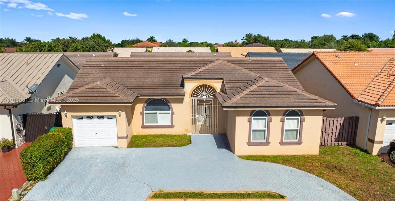 8761 142nd St - Photo 1