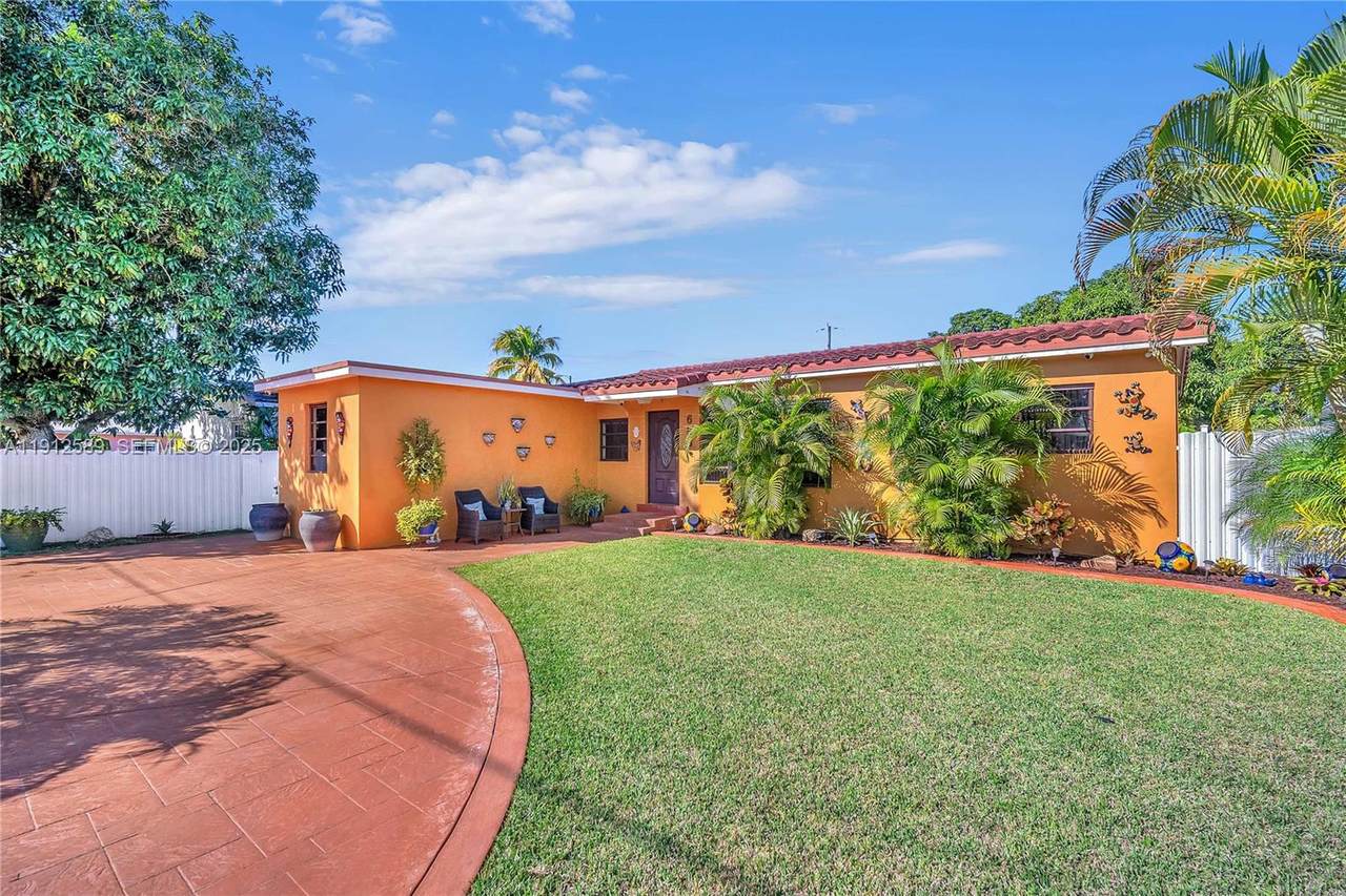 683 39th St - Photo 1