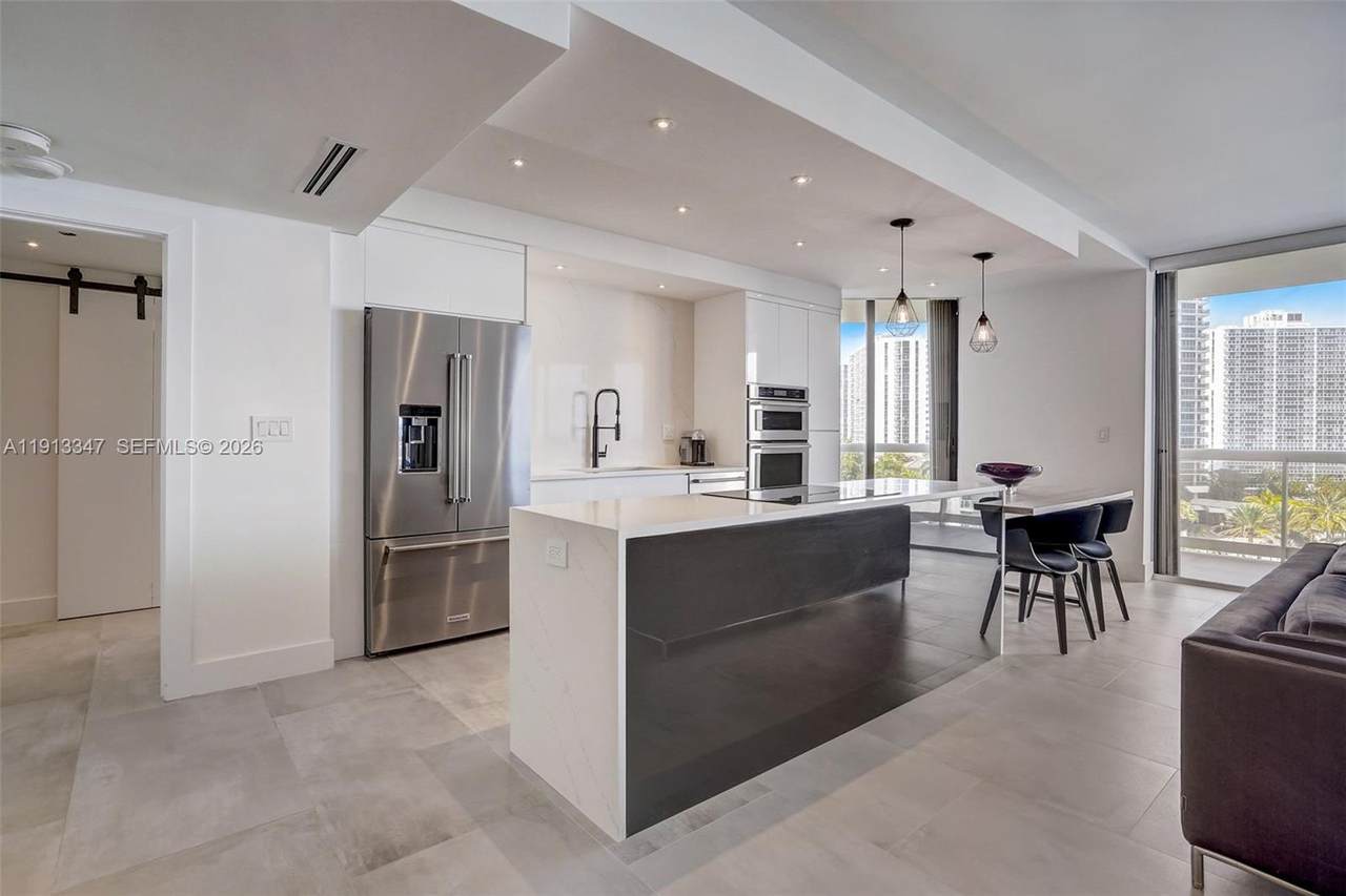 20191 Country Club Dr - Photo 1