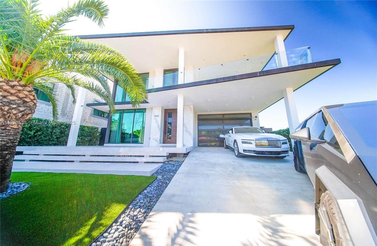 7520 Treasure Dr - Photo 1