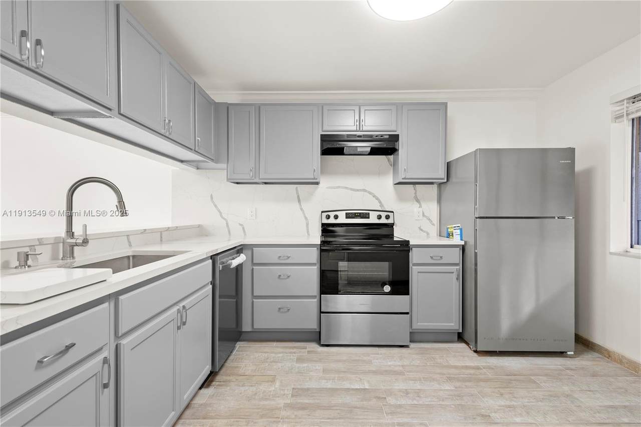 8020 Hampton Blvd - Photo 1