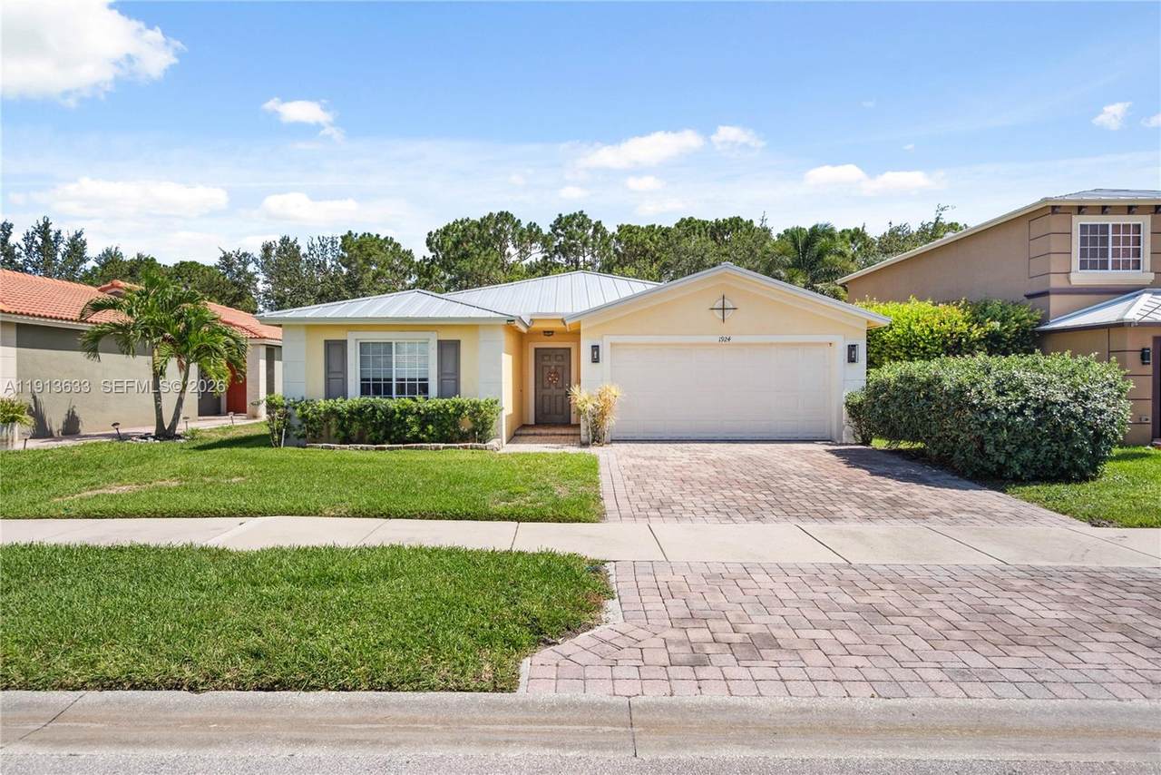 1924 Jamesport Dr - Photo 1