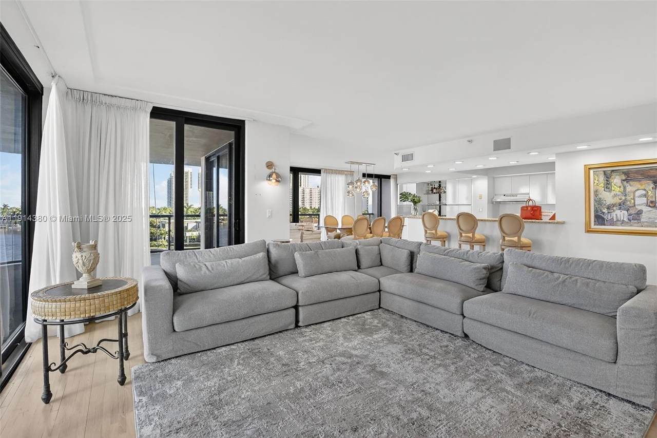 19667 Turnberry Way - Photo 1