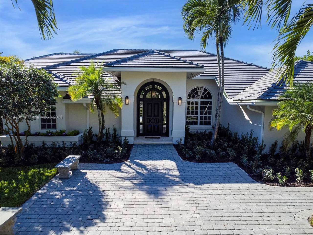 7675 Steeplechase Dr - Photo 1