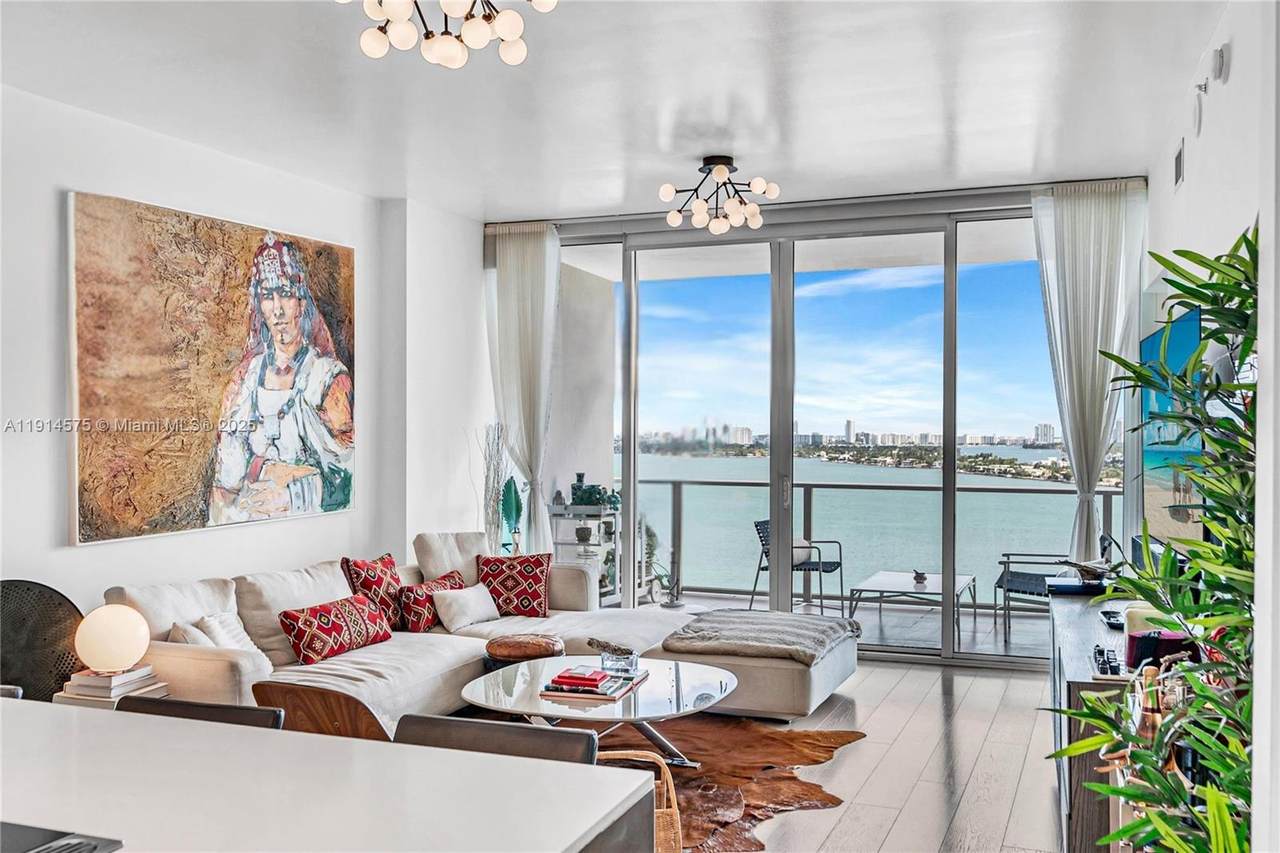 2020 Bayshore Dr - Photo 1