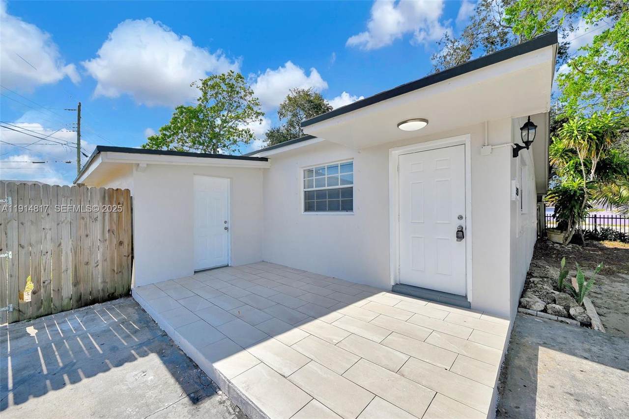 3620 210th Ter - Photo 1