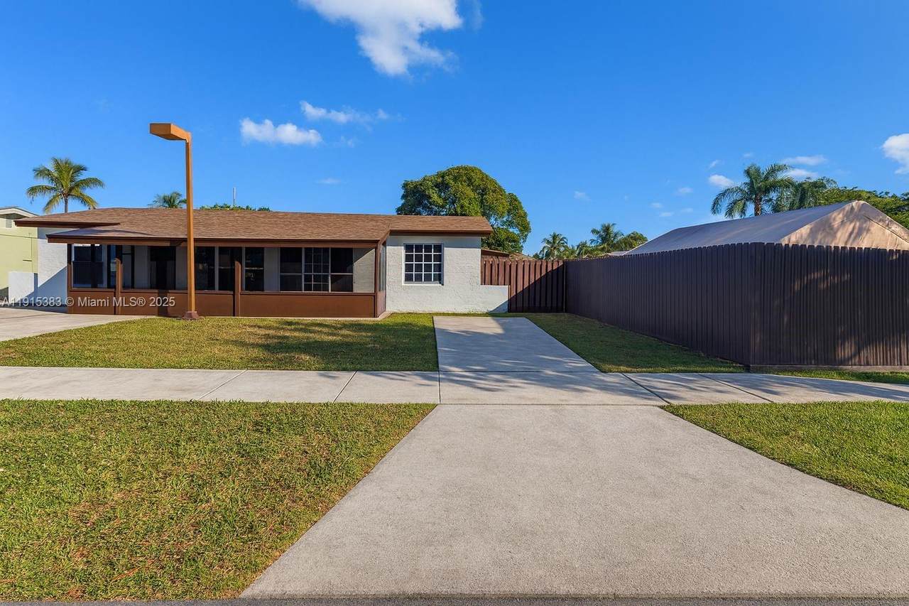 1484 47th Ter - Photo 1