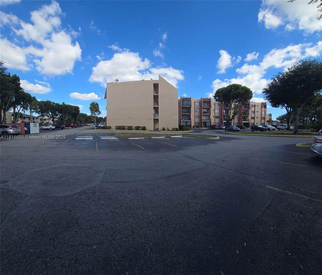 13707 Kendale Lakes Cir - Photo 1