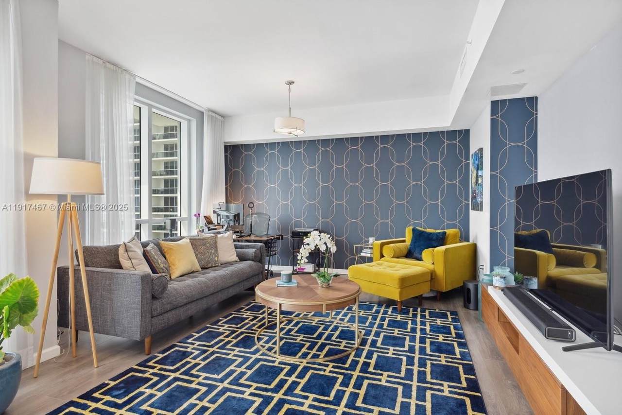 601 27th St - Photo 1