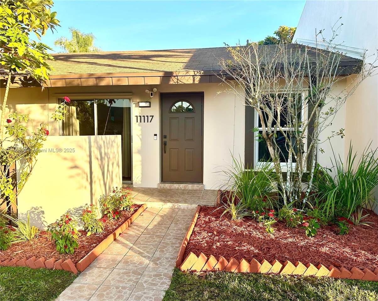 11117 122nd Ct - Photo 1