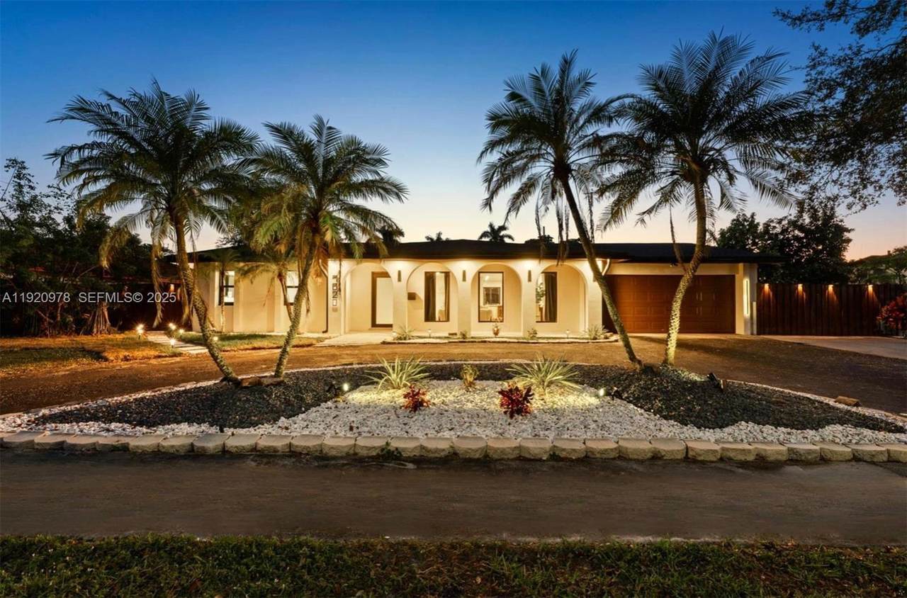 7020 Plantation Rd - Photo 1