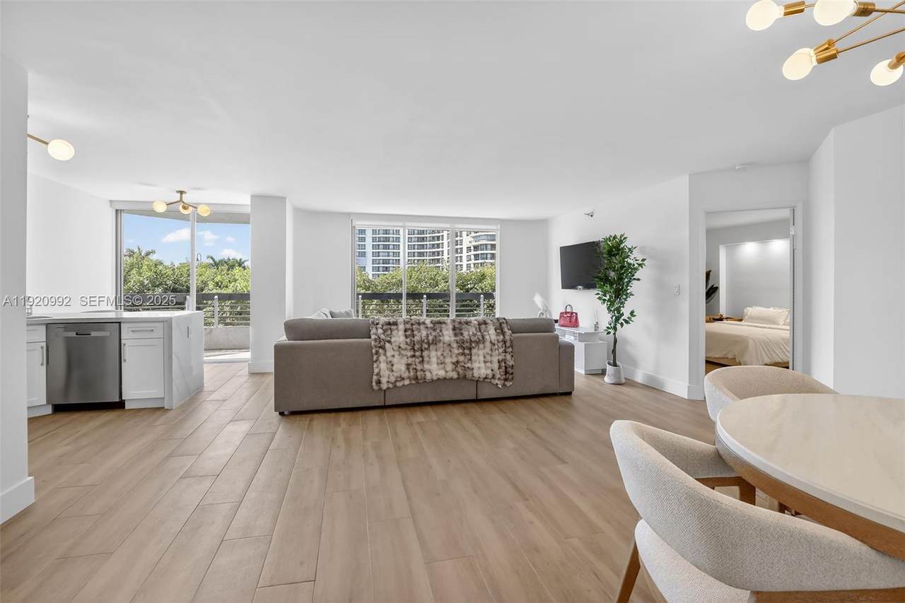 19101 Mystic Pointe Dr - Photo 1