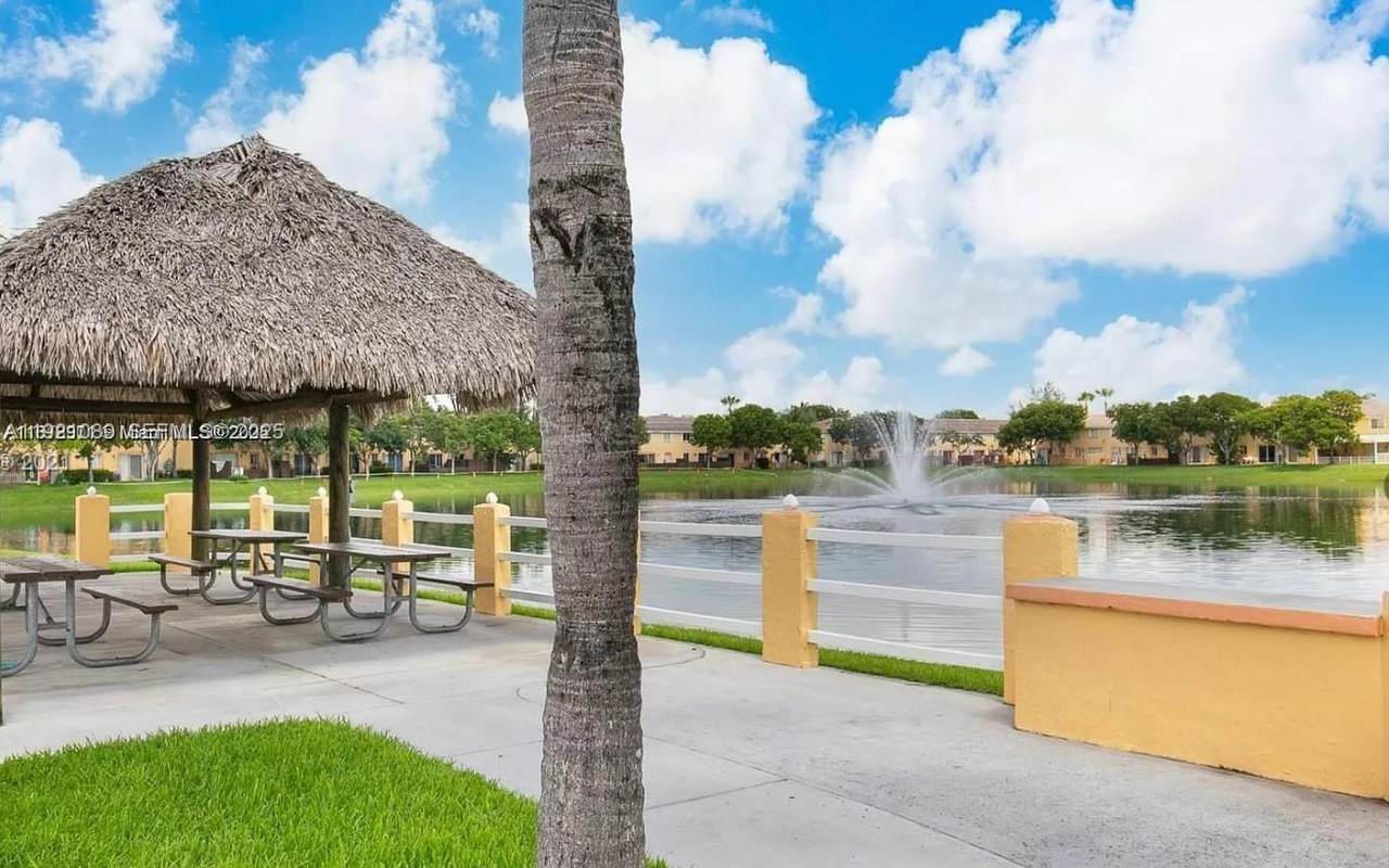 1660 29th St - Photo 1