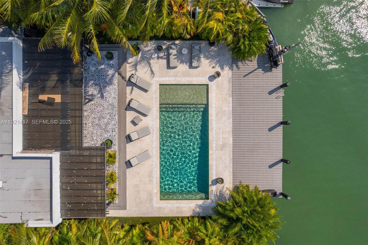 970 Shore Dr - Photo 1