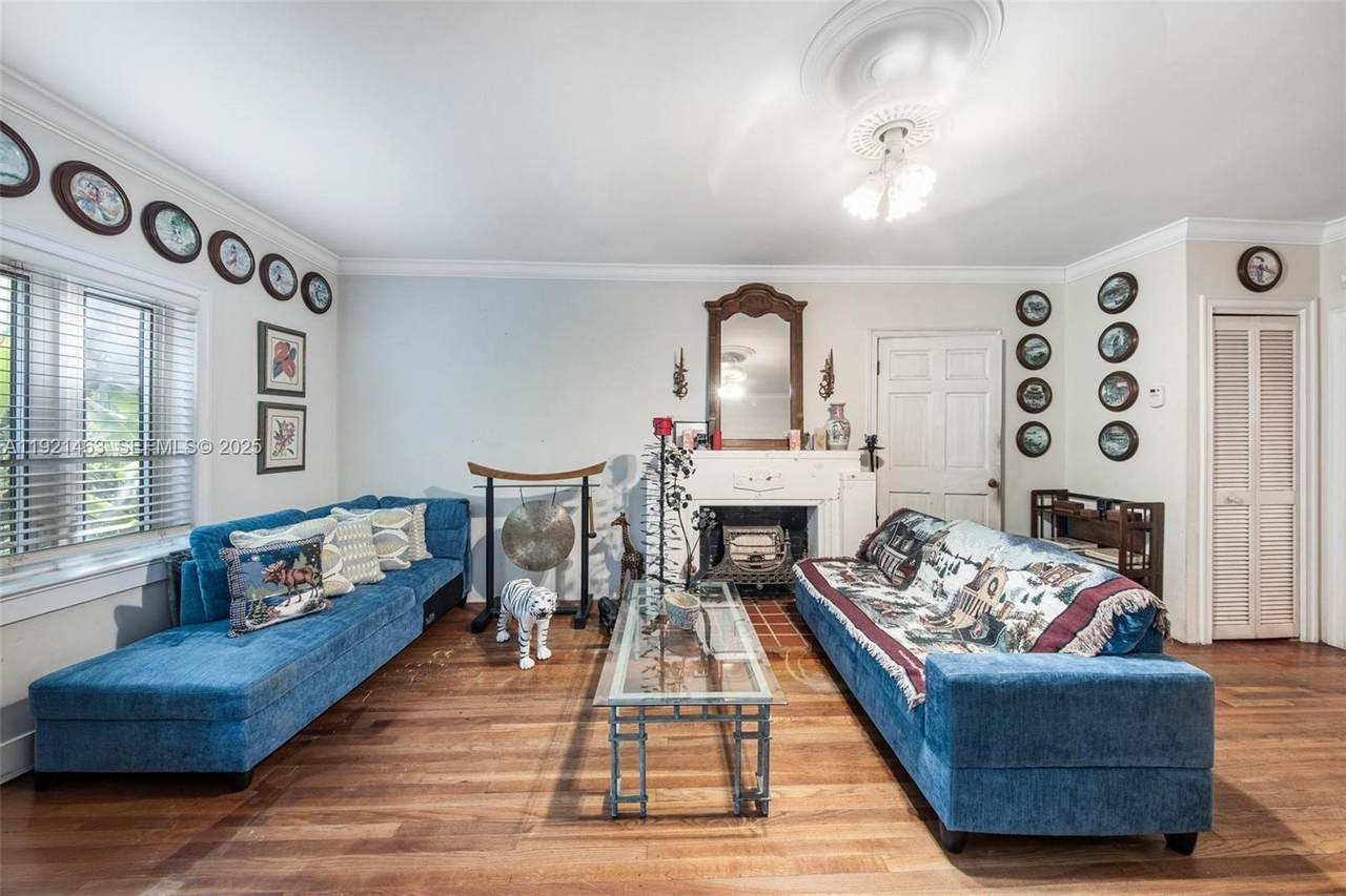 37 44th St - Photo 1