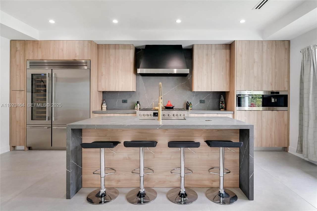 7553 Treasure Dr - Photo 1