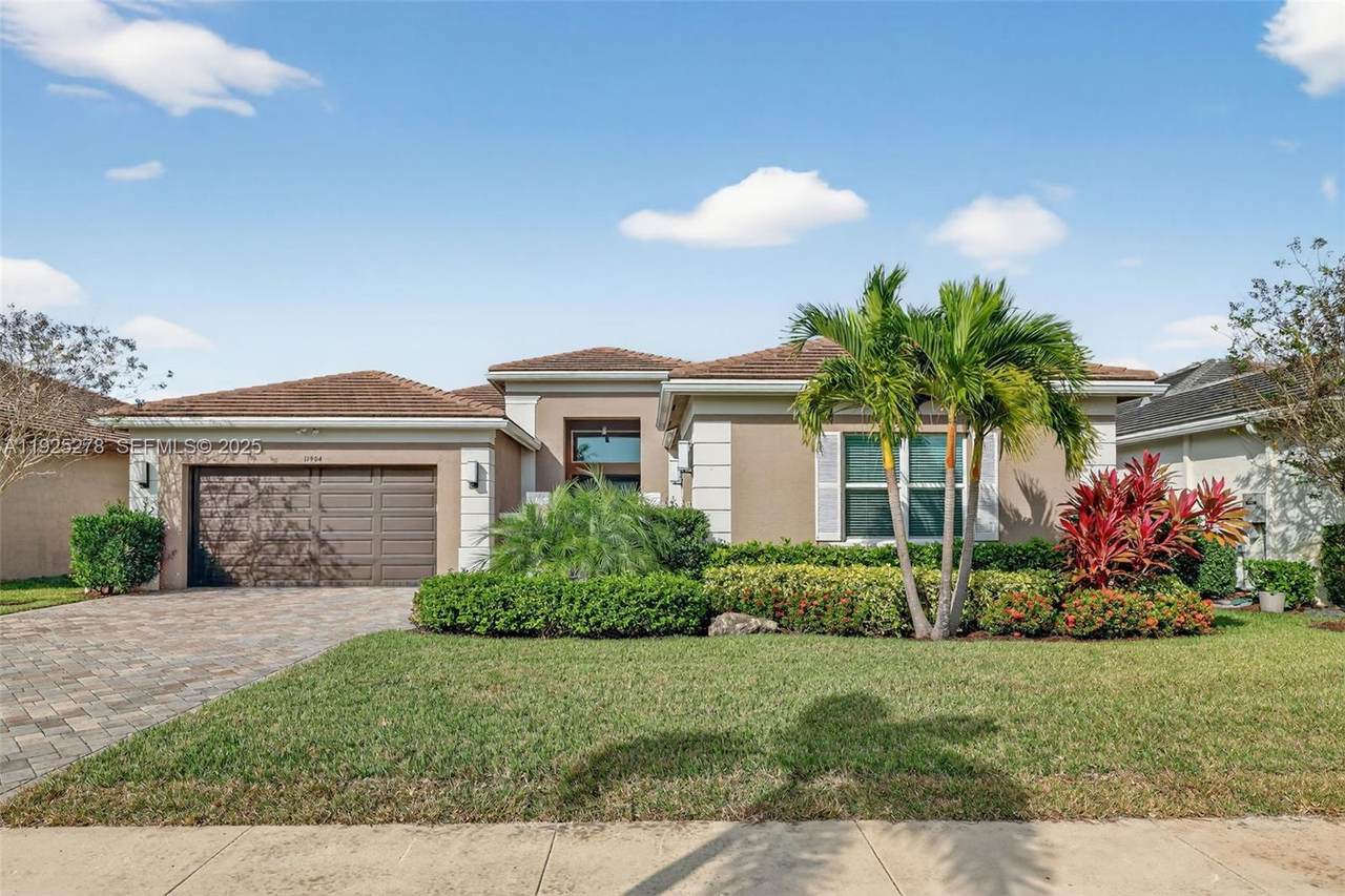 11904 Sailfish Isles Way - Photo 1