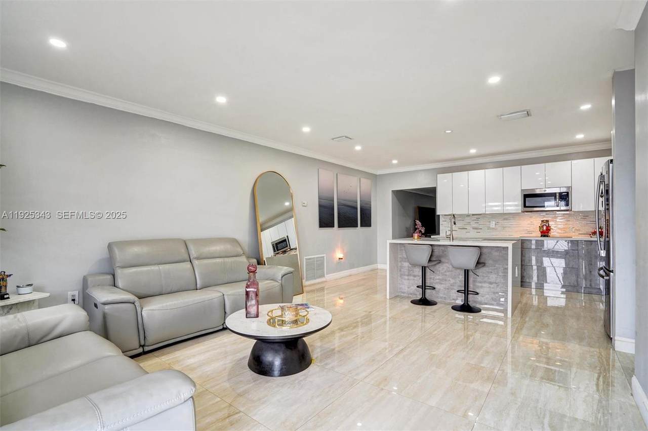 631 53rd St - Photo 1