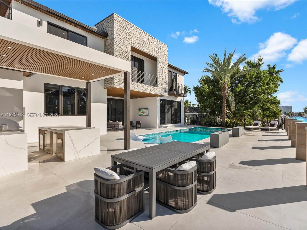 https://bt-photos.global.ssl.fastly.net/miami/1280_boomver_2_A11925918-2.jpg