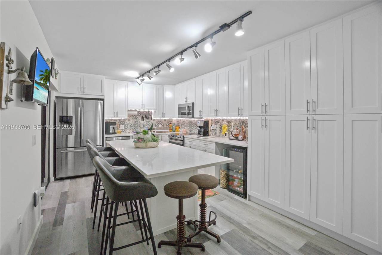 1003 10th Ter - Photo 1