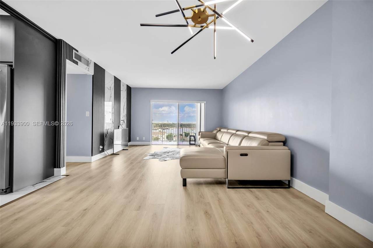 4200 Hillcrest Dr - Photo 1