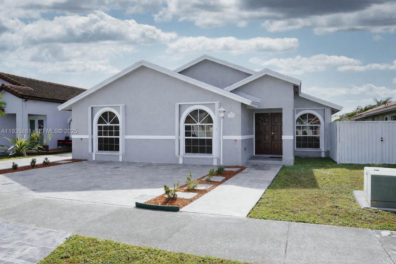 14220 53rd St - Photo 1