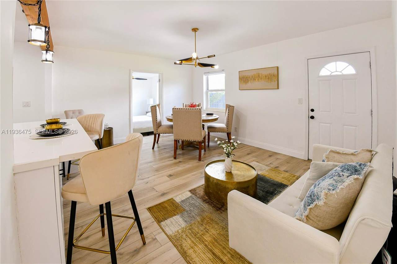 1032 11th Pl - Photo 1