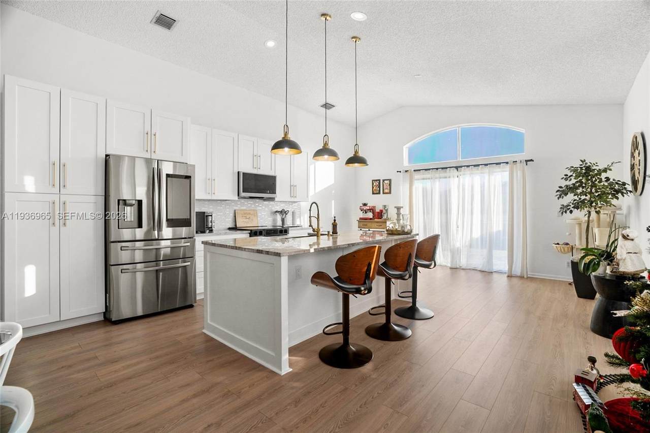 8165 Pelican Harbour Dr - Photo 1