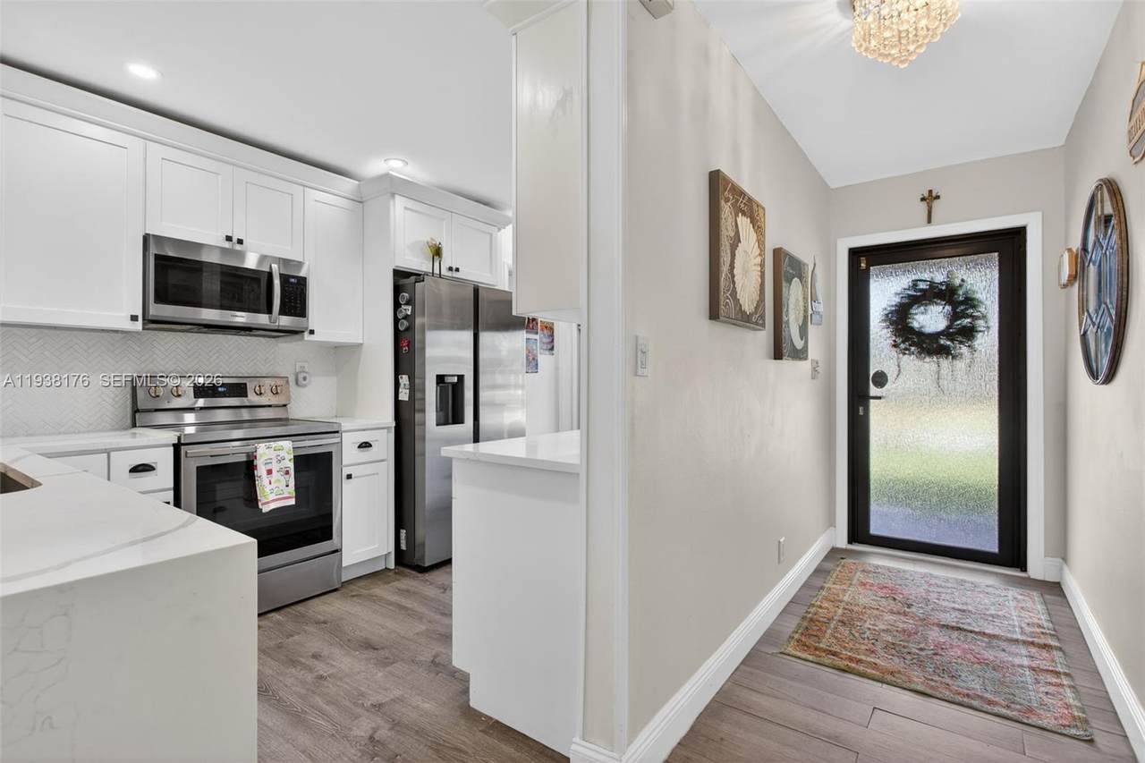 2104 17th Cir - Photo 1