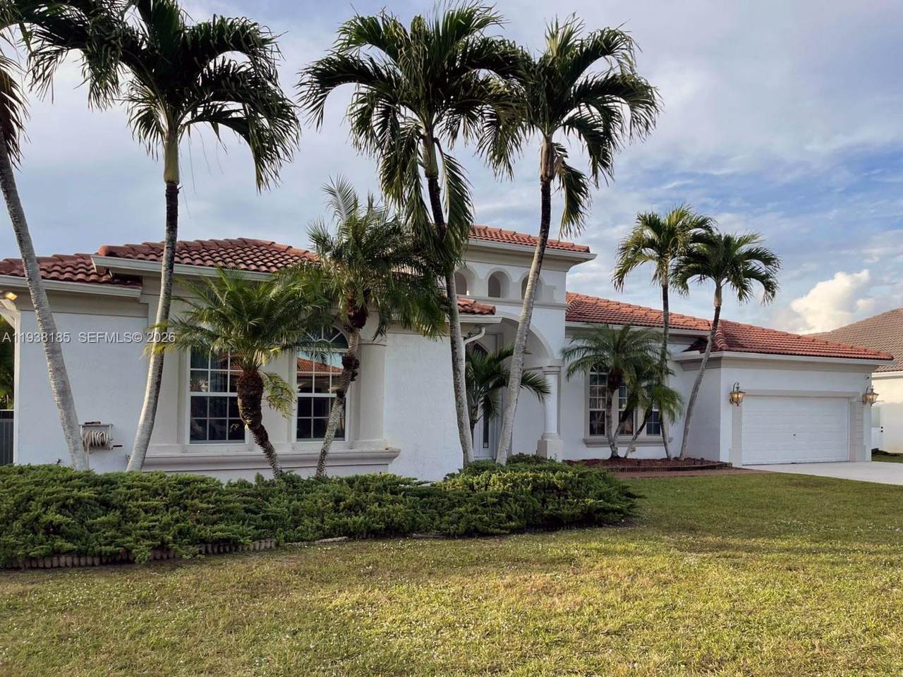 2640 Fairways Dr - Photo 1