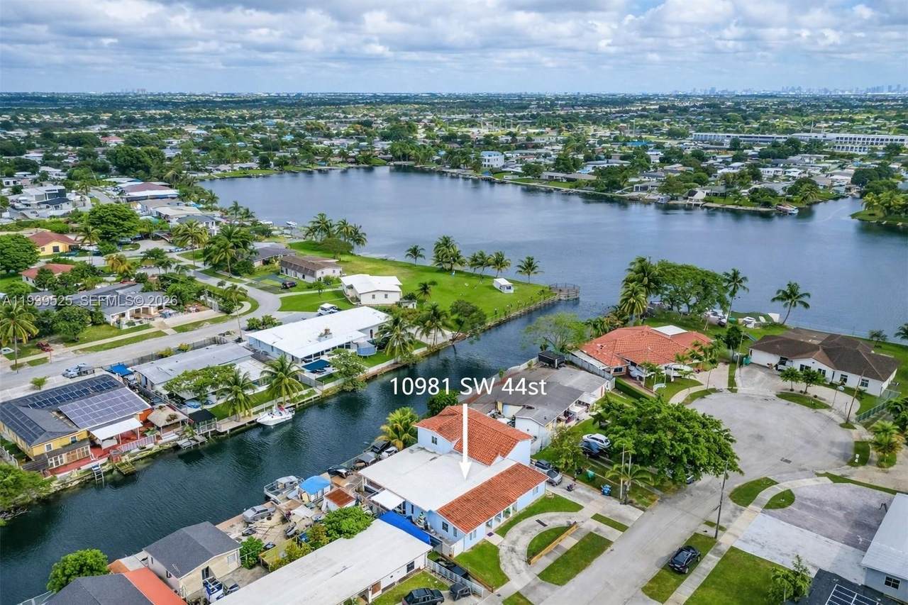 10981 44th St - Photo 1